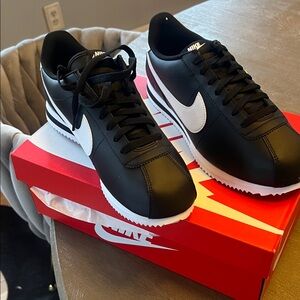 Nike Men's Classic Black and White Sneakers